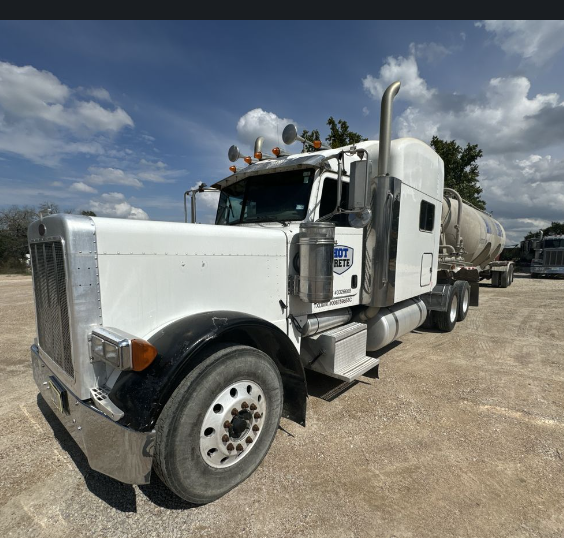 2007 Peterbilt 379 Sleeper Truck Tractor